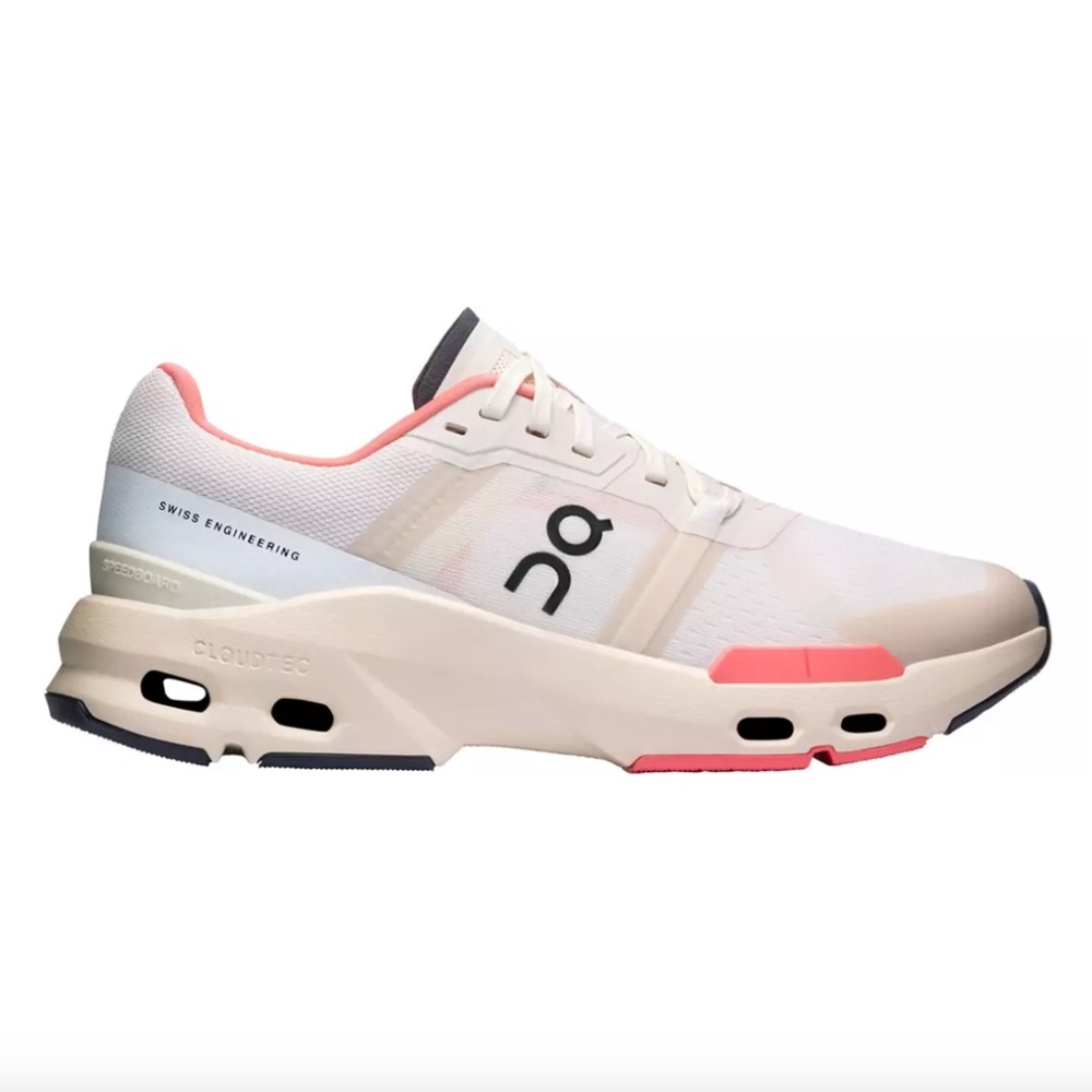 On CloudPulse Women's Size 8 Cream / Salmon